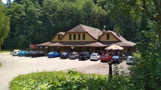 Pronájem celého penzionu včetně baru a salonku